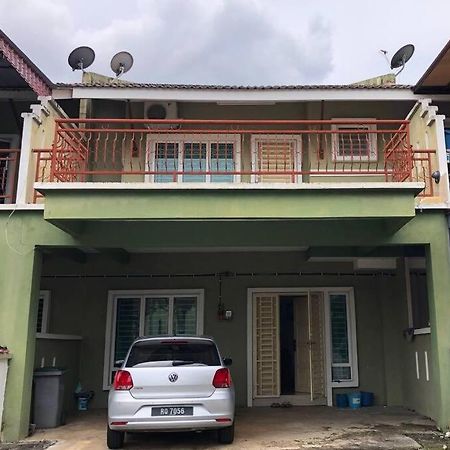 Nice Seremban 2 1/2 Storey House With 4 Rooms Esterno foto