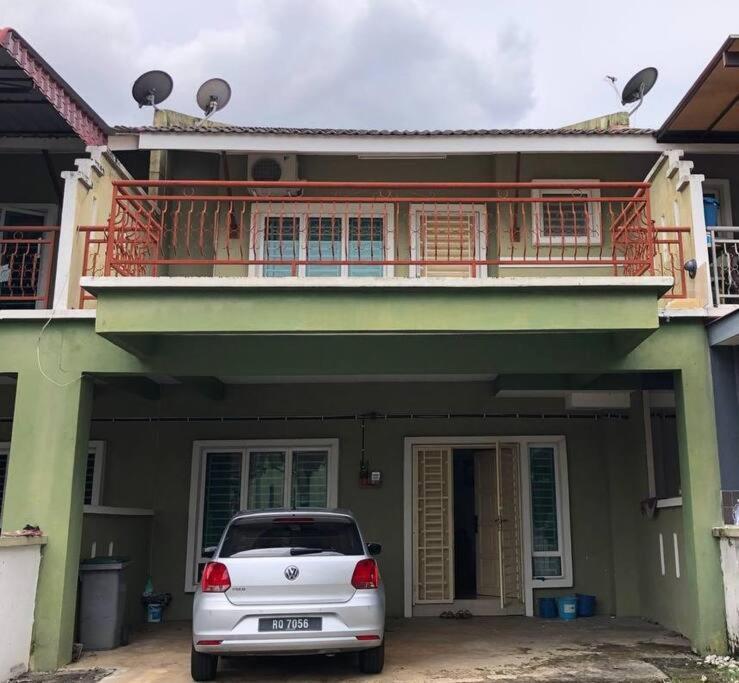 Nice Seremban 2 1/2 Storey House With 4 Rooms Esterno foto